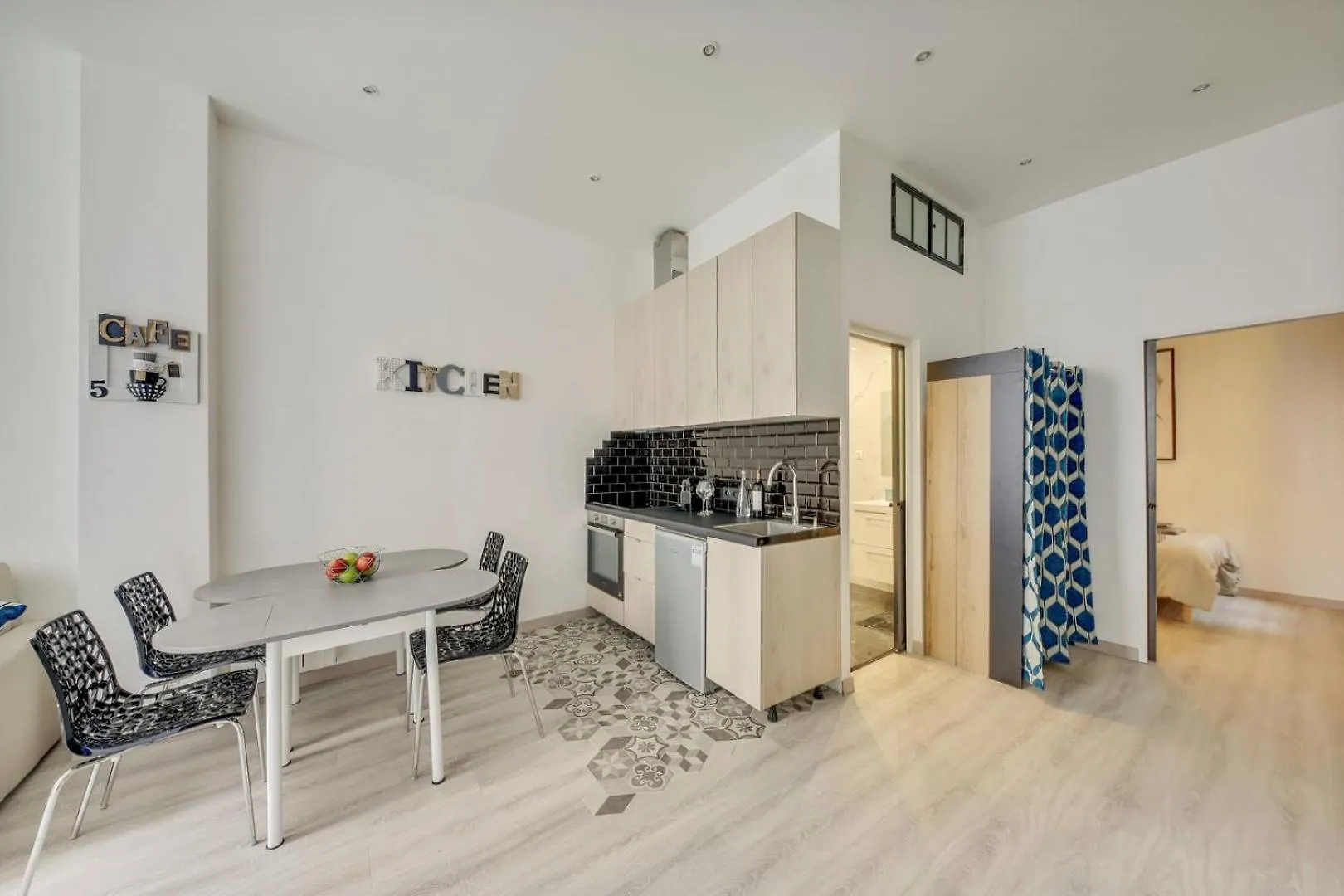 Bluestay 13 - Charmant Appartement A Paris 0*,